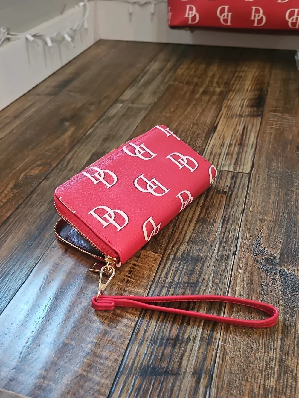 New Classic Fashion Large Signature DD Red Tote Bag Bow Charm- Matching Wristlet